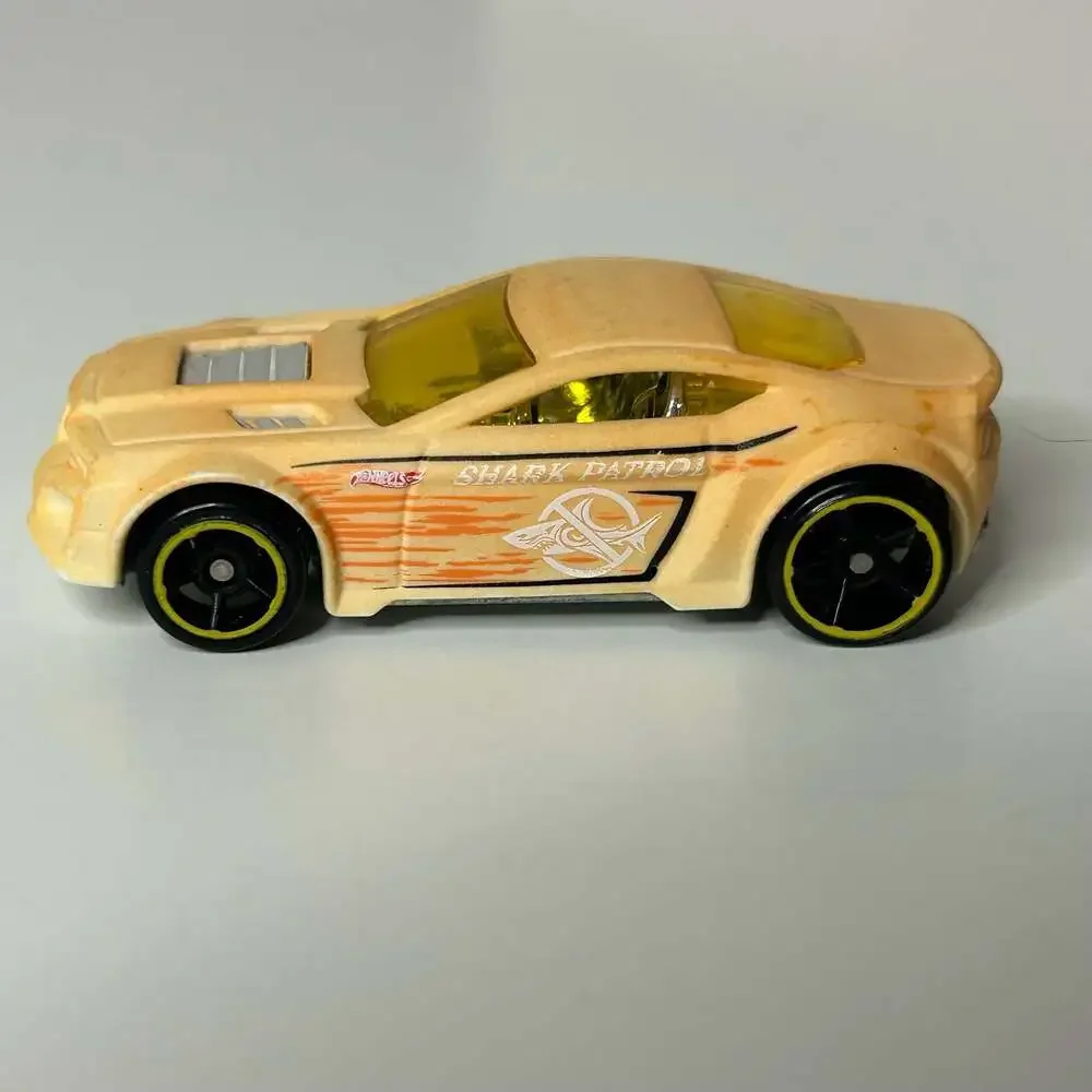 Hot Wheels Torque Twister Shark Patrol Die-Cast Toy Car